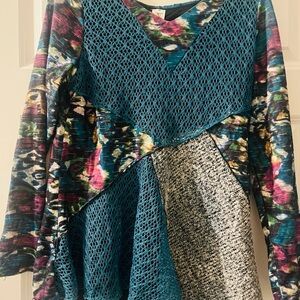 Multicolor Women's Top with Teal Accents Medium